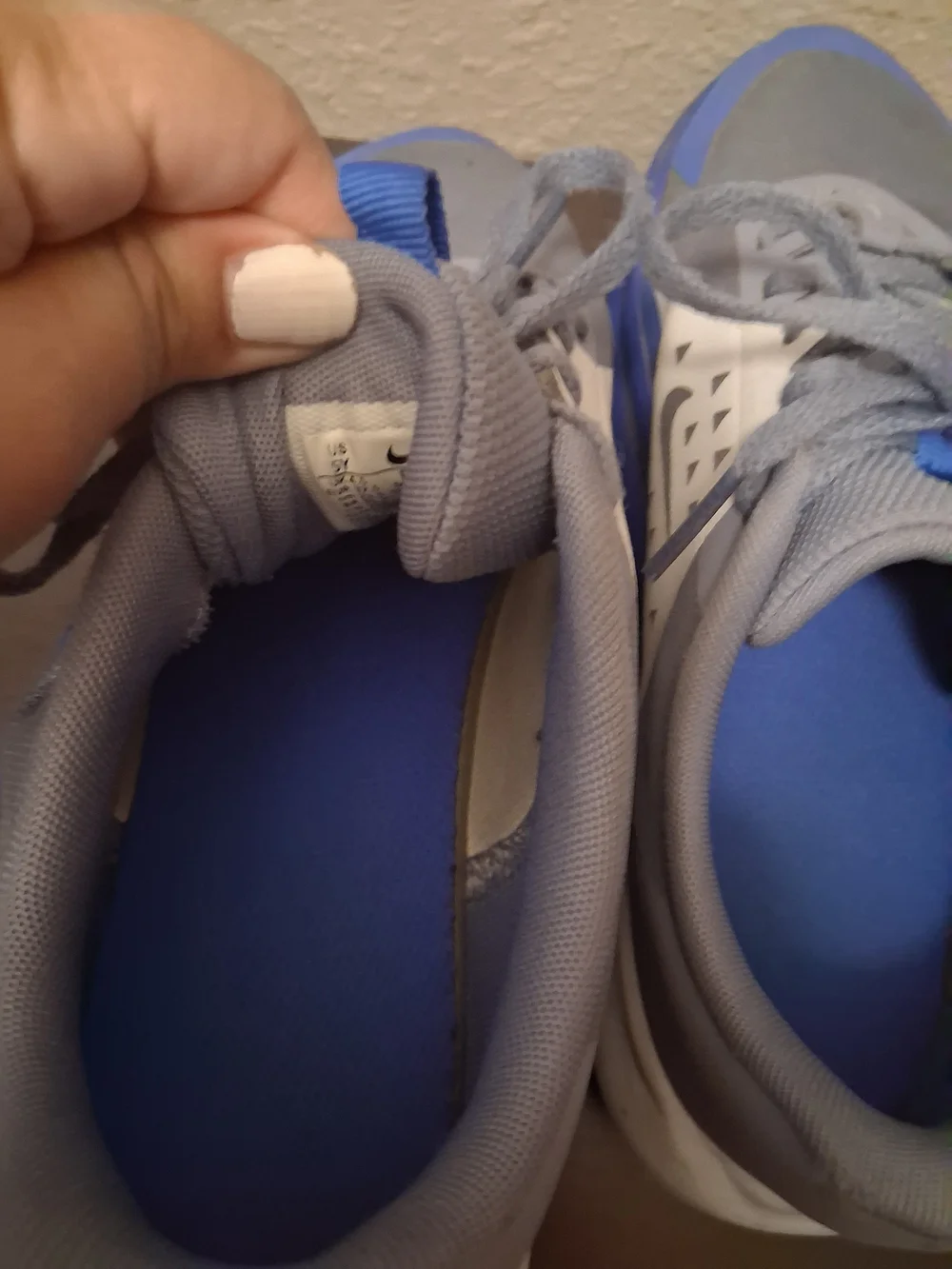 Nike Boys Shoes in Gray and Blue Size 5